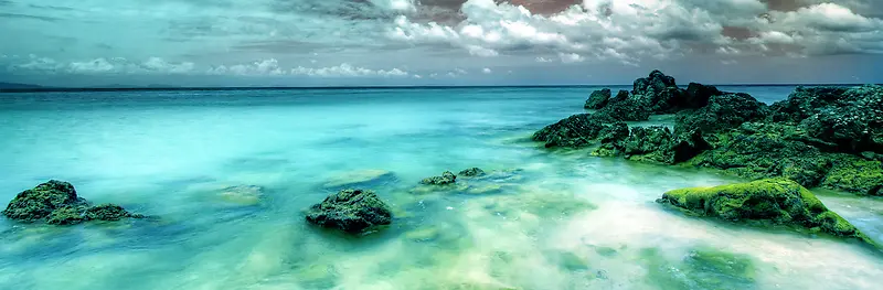 天空大海礁石背景