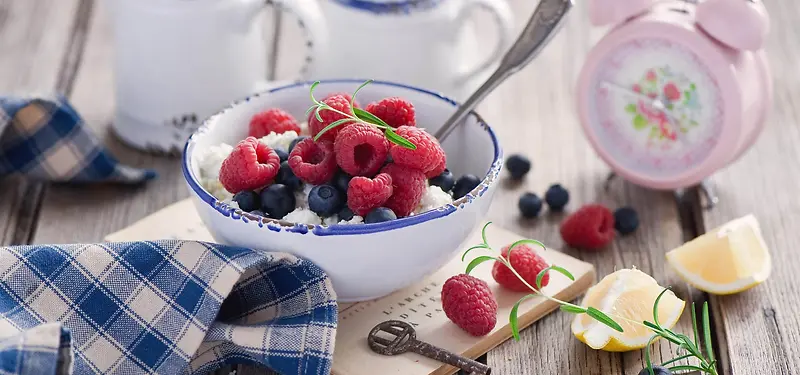 新鲜水果美食覆盆子蓝莓树莓