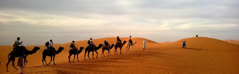 沙漠行人背景图