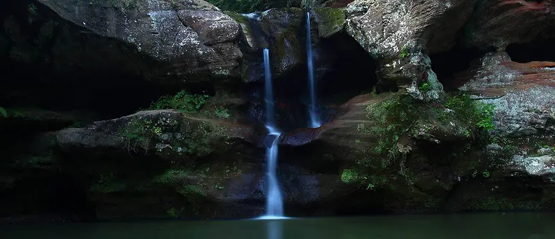 高山瀑布海报背景