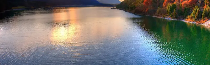 橙色河流背景
