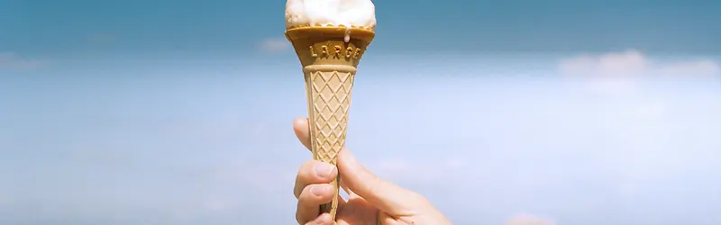 手举冰淇淋背景