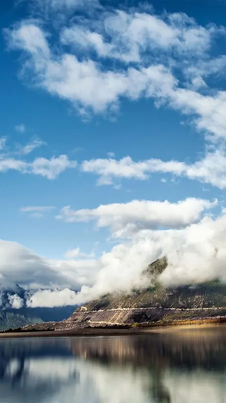 被白云环绕的大山H5素材背景