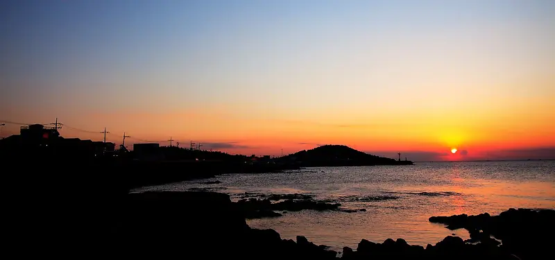 夕阳大海城市背景