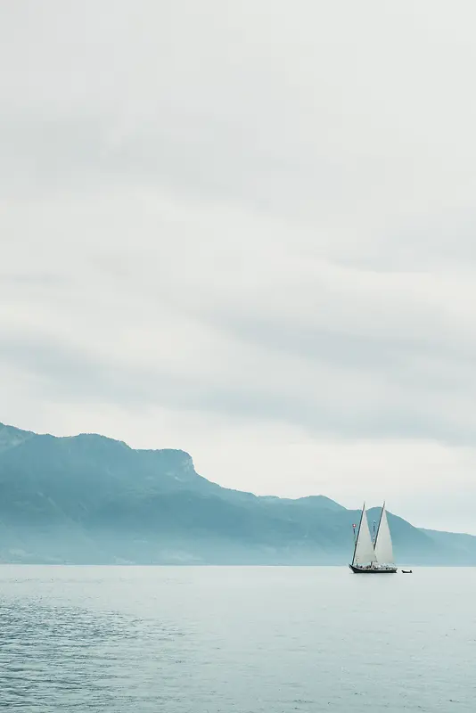 远山江水灰色背景