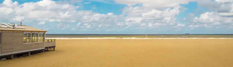 海边沙滩木质小窝banner背景