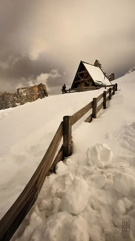 雪地中的小木屋