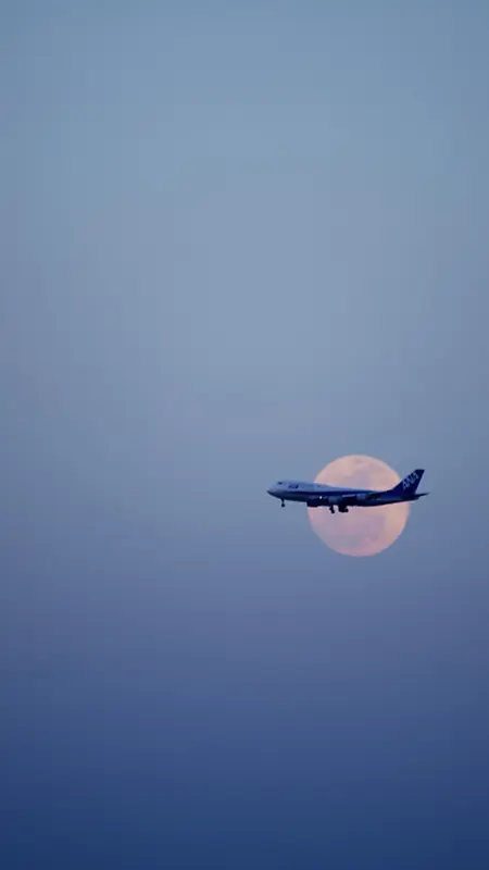天空上的飞机和月亮H5背景素材