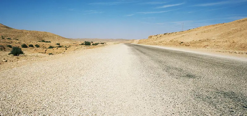 沙漠旁的公路素材