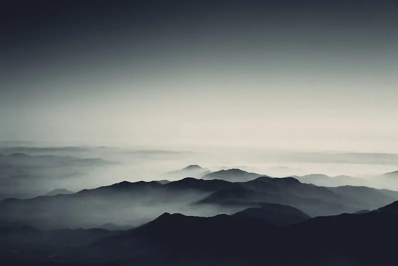 黑色背景山脉云海风景摄影平面广告