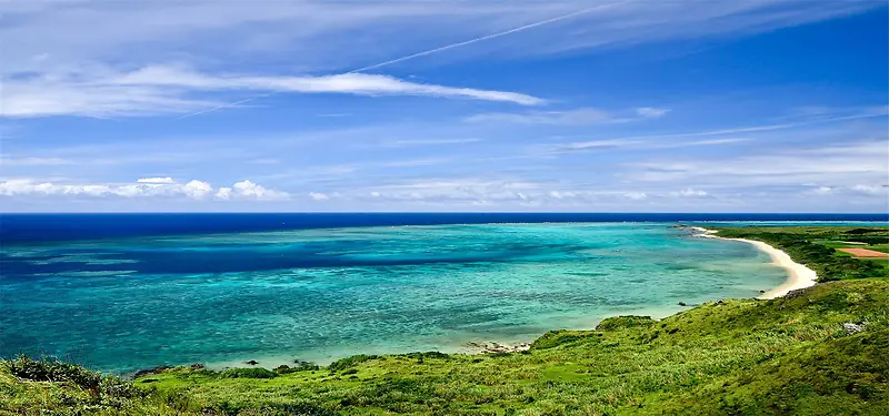 蔚蓝色的海岸背景