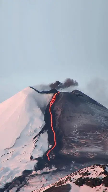 日本火山爆发手机端H5背景