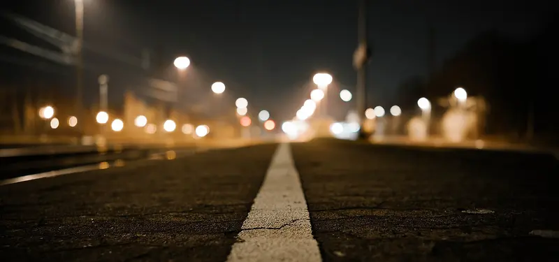 夜幕下的城市道路背景