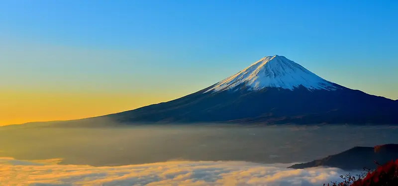 阳光下的富士山