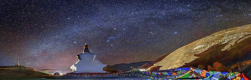 梦幻蓝色星空西藏山脉寺庙