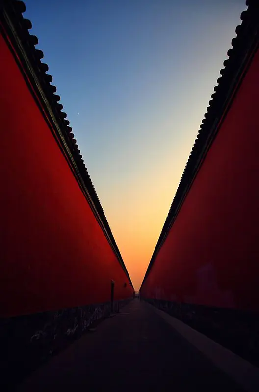 红城墙里的夕阳背景