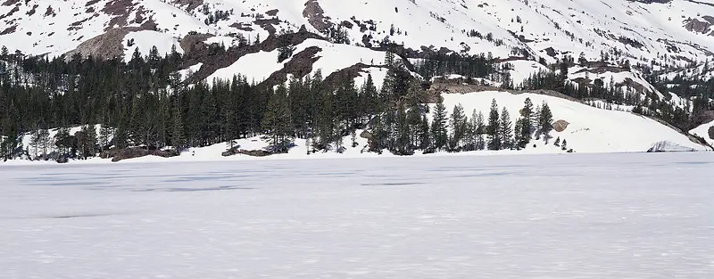 雪地高山海报背景