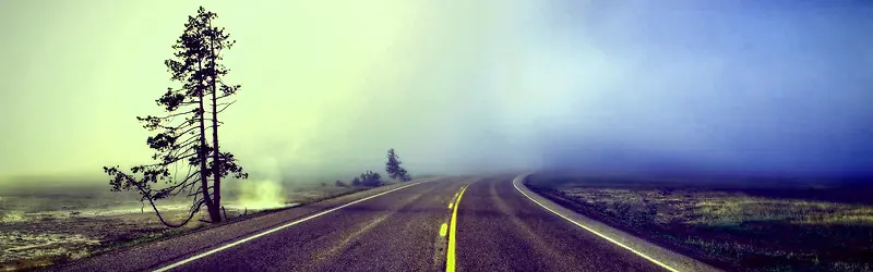 烟雾草原道路背景