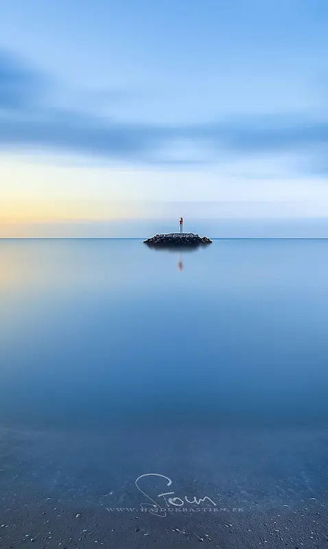 青色文艺背景H5背景