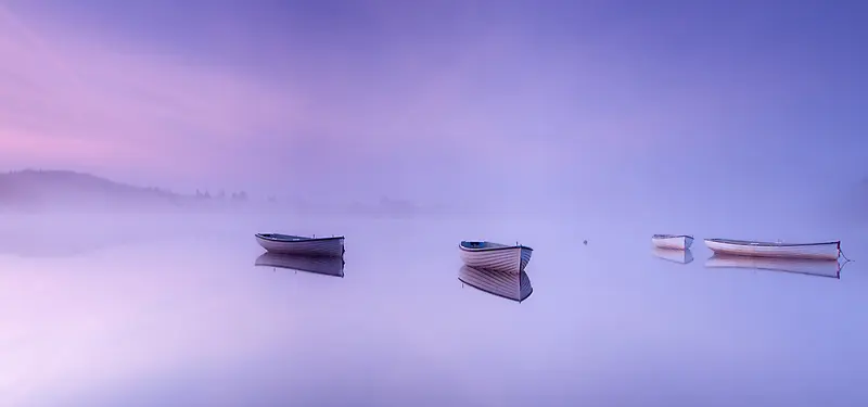 浅紫色湖面背景