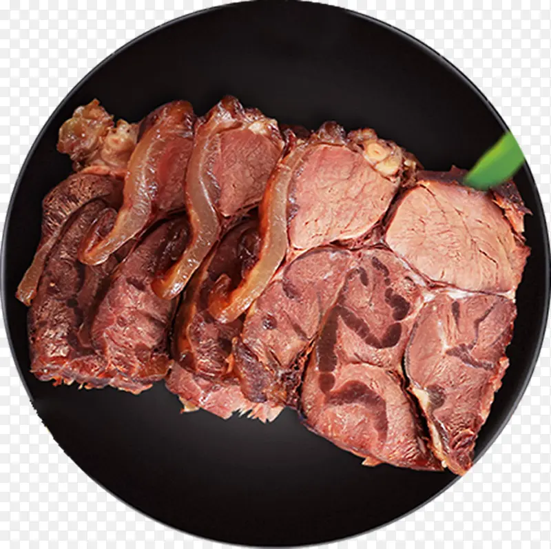 放在盘子里切好的肉片