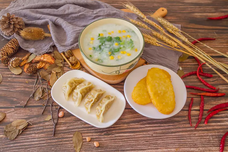 实拍玉米青菜粥