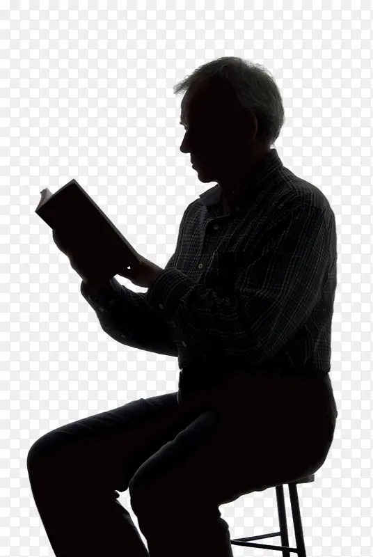 读书的老年人