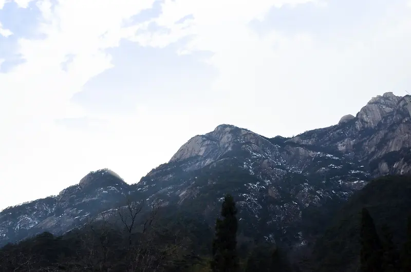 蓝天白云黄山之景