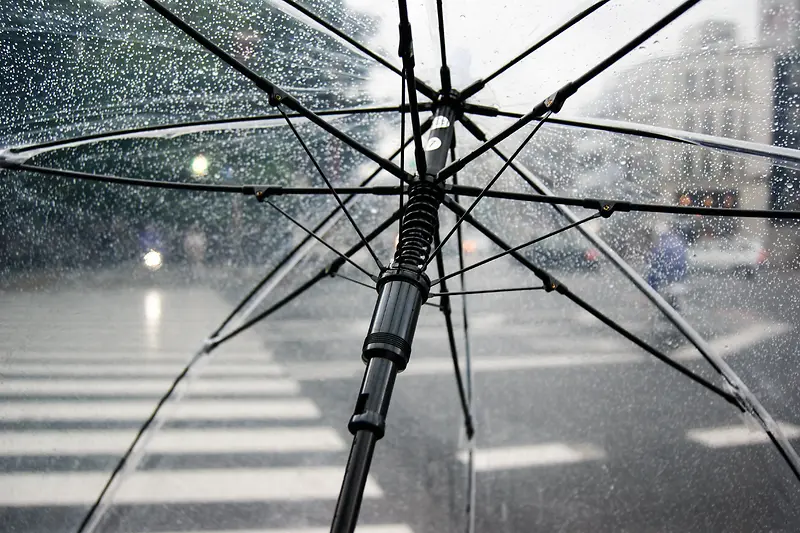 瓢泼大雨 雨帘悬挂