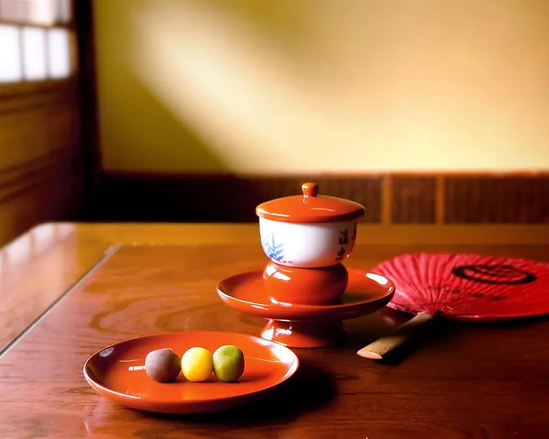 红色的中国风餐桌