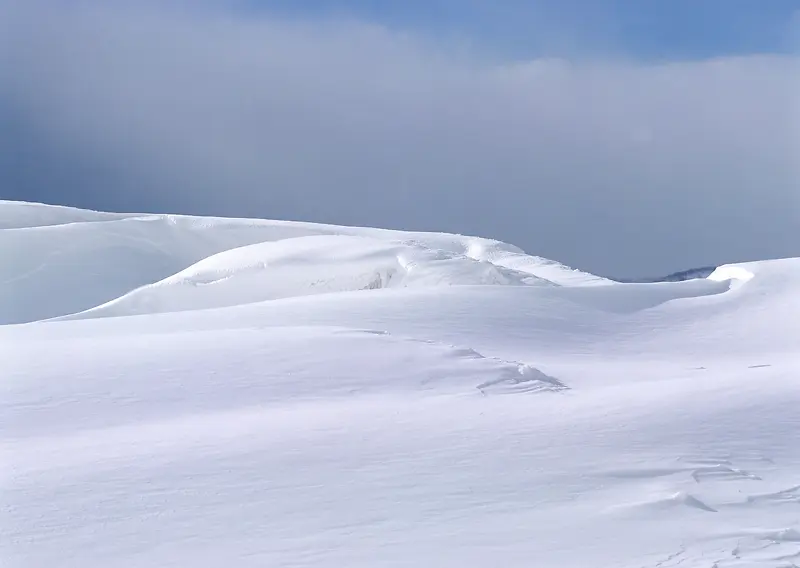 雪天冰地的山丘山岭