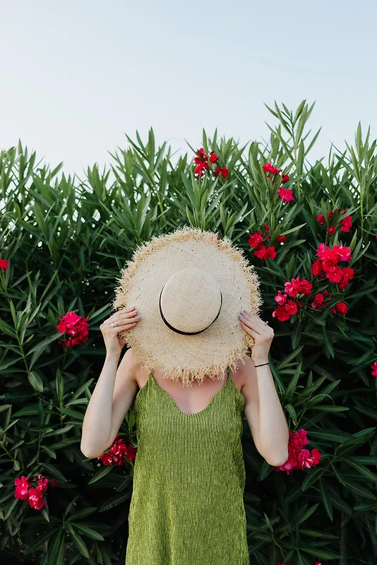 女人夏天花朵植物摄影