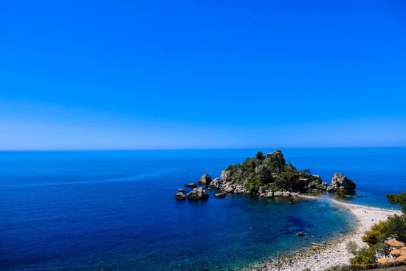 平静大海蓝色海水自然海滩