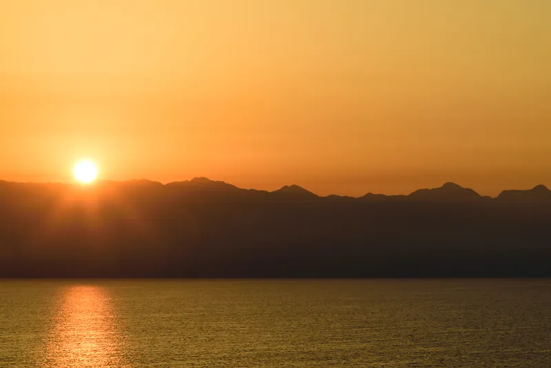 山水日落夕阳远山