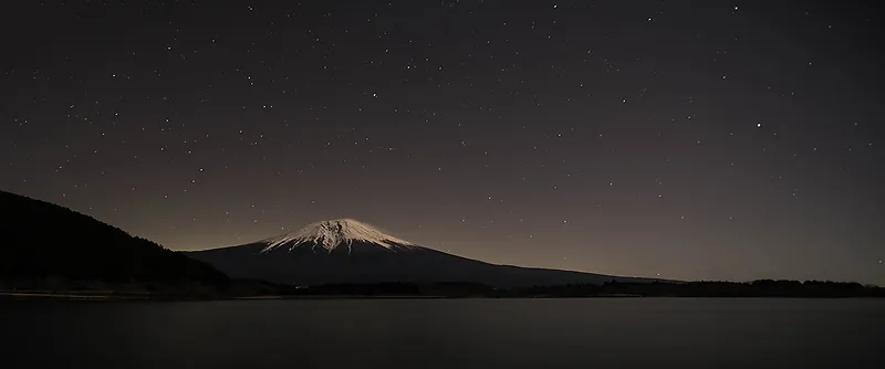 雪山星空背景