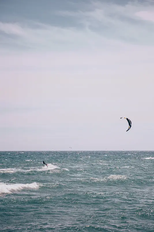 风筝海上冲浪者