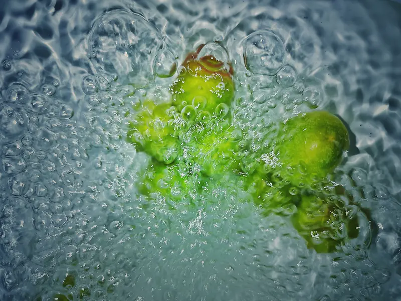 水中水果背景