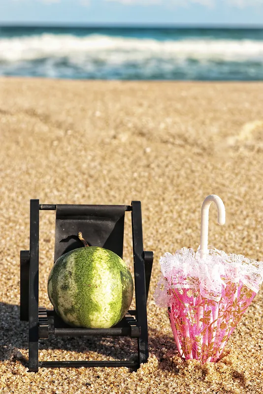 夏日海滩遮阳伞西瓜