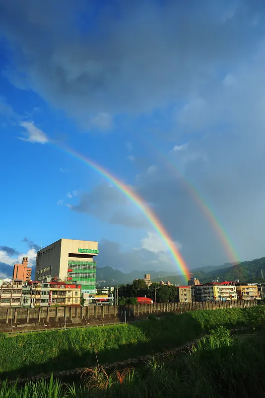 雨后彩虹真实照片