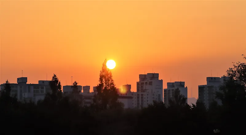 黄昏落日城市建筑剪影