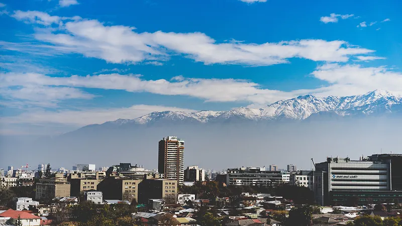 城市建筑山景天空雪山